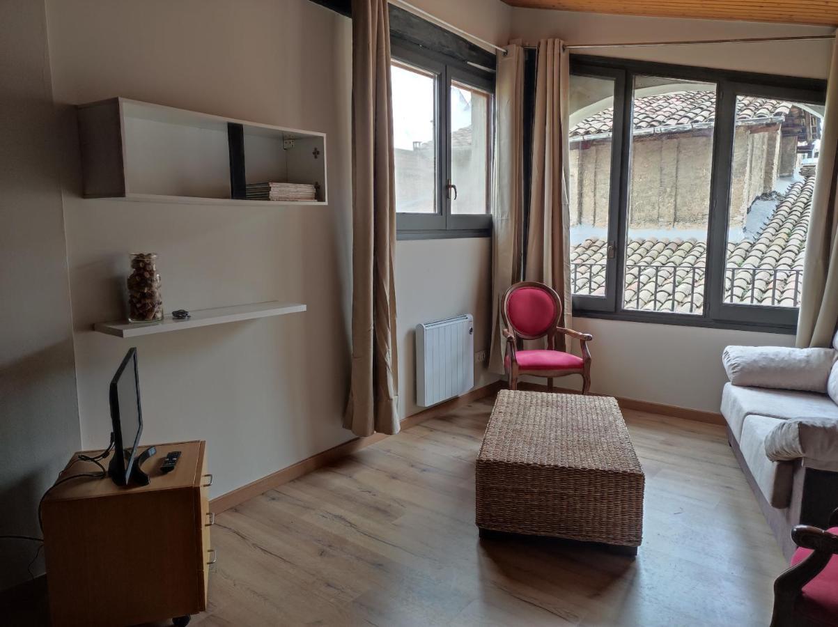 Apt 3 Atic Acollidor Al Centre De Vic - Aptgarbi المظهر الخارجي الصورة