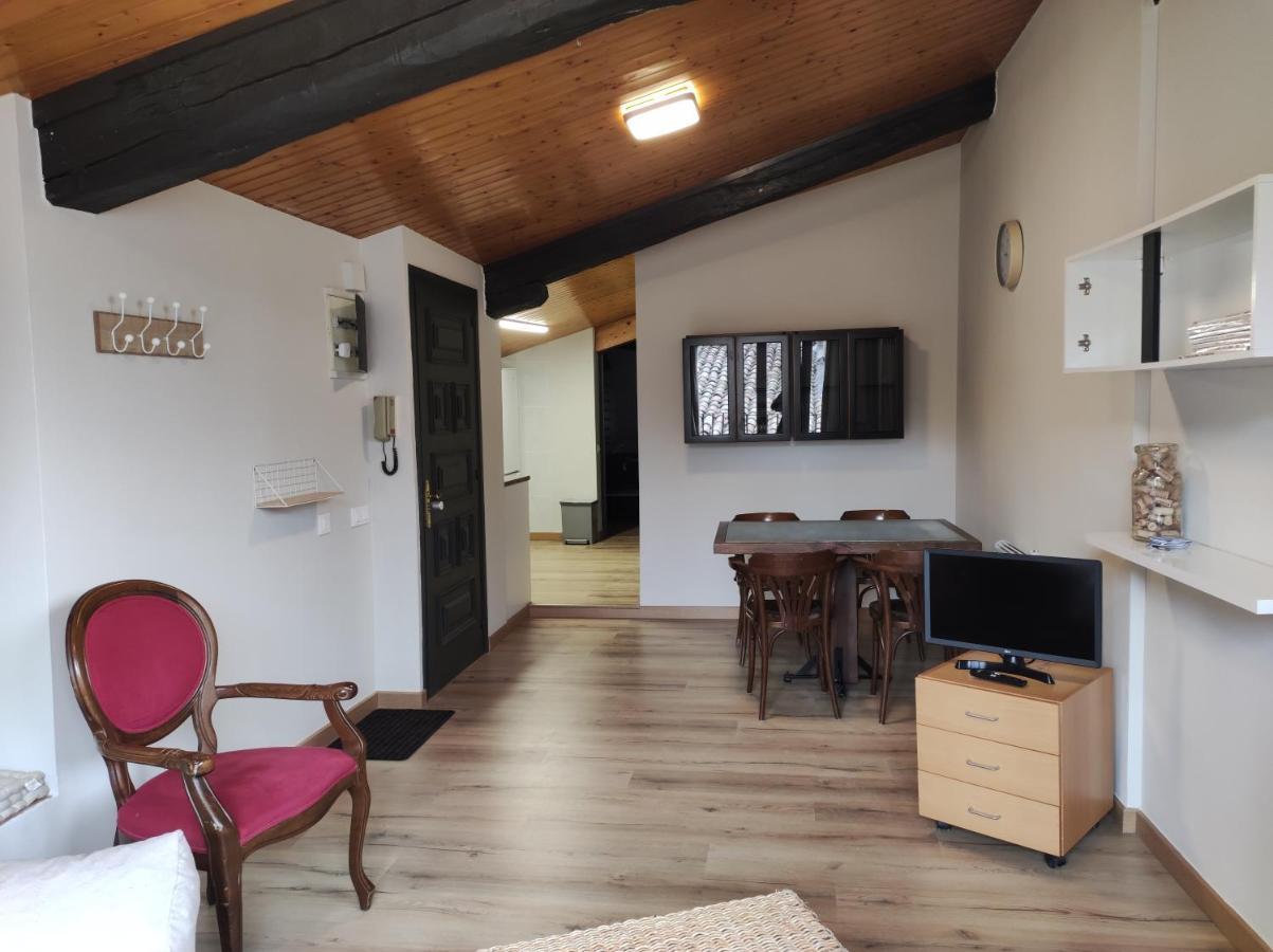 Apt 3 Atic Acollidor Al Centre De Vic - Aptgarbi المظهر الخارجي الصورة